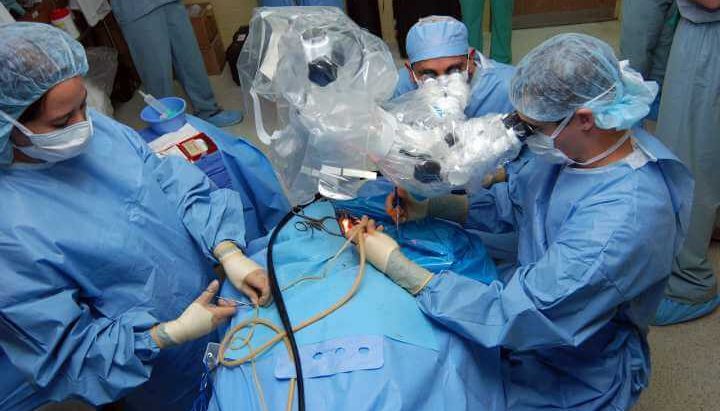 Lekari u operacionoj sali